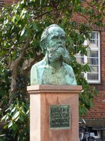 Zeuner-Denkmal auf dem Campus der TU Dresden